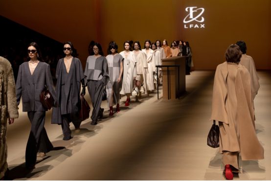 国潮女装品牌LFAX上海时装周放光彩，圆满完成展现创新力量